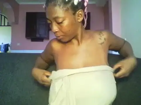 Snapshot of Sexxy_bre chatting on January 4, 12:27 pm Sexxy bre online show from January 4, 12:27 pm