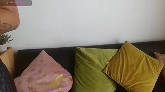 helenacyruss online show from March 21, 6:29 pm