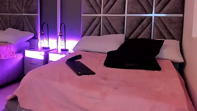 Snapshot of Laura_Dicardy chatting on March 18, 7:42 pm Laura Dicardy online show from March 18, 7:42 pm