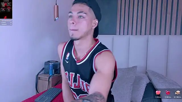 Snapshot of Ken-boy_ chatting on January 24, 2:49 am Ken-boy online show from January 24, 2:49 am