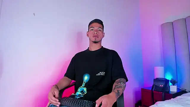 Snapshot of Ken-boy_ chatting on February 1, 2:37 am Ken-boy online show from February 1, 2:37 am