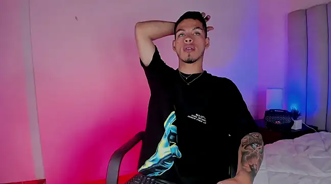 Snapshot of Ken-boy_ chatting on February 1, 8:39 am Ken-boy online show from February 1, 8:39 am