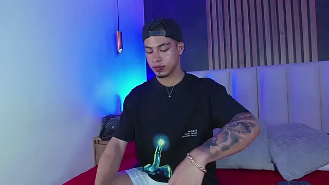 Snapshot of Ken-boy_ chatting on February 4, 3:54 am Ken-boy online show from February 4, 3:54 am