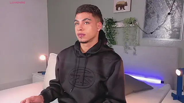 Snapshot of Ken-boy_ chatting on September 9, 11:43 am Ken-boy online show from September 9, 11:43 am