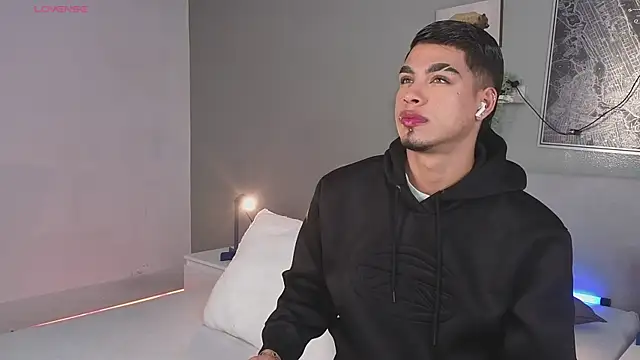 Snapshot of Ken-boy_ chatting on September 26, 11:47 am Ken-boy online show from September 26, 11:47 am