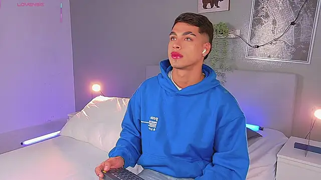 Snapshot of Ken-boy_ chatting on October 1, 11:38 am Ken-boy online show from October 1, 11:38 am