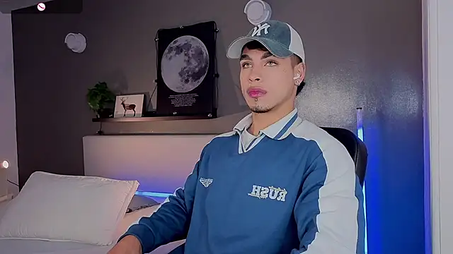 Snapshot of Ken-boy_ chatting on October 13, 11:43 am Ken-boy online show from October 13, 11:43 am