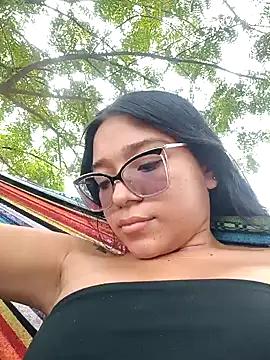 -VICKKY online show from January 25, 8:00 pm