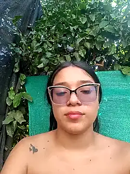 -VICKKY online show from February 13, 7:31 pm