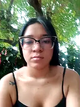 -VICKKY online show from March 4, 1:59 pm