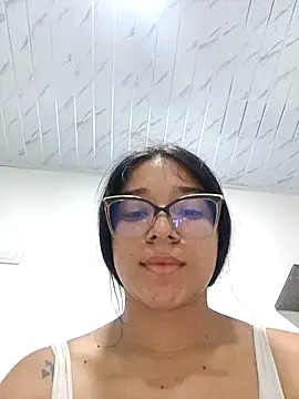 -VICKKY online show from March 13, 1:54 am