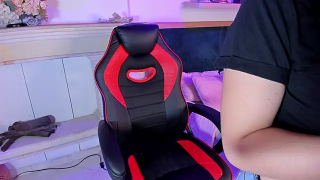 tiffany becker online show from February 13, 8:03 pm