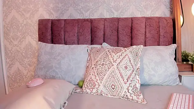 tiffany becker online show from September 25, 12:09 pm