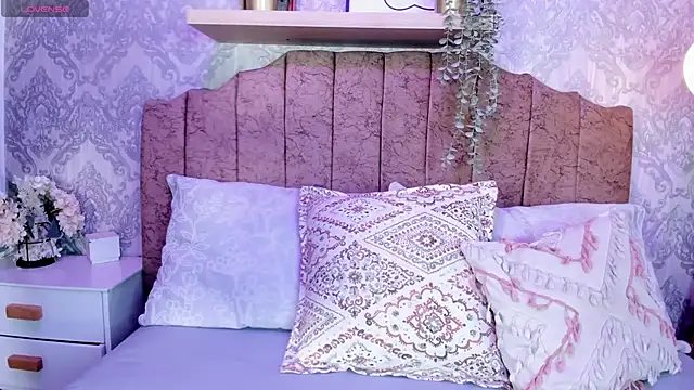 tiffany becker online show from November 18, 11:47 am