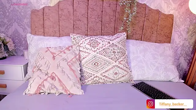 tiffany becker online show from November 19, 12:05 pm