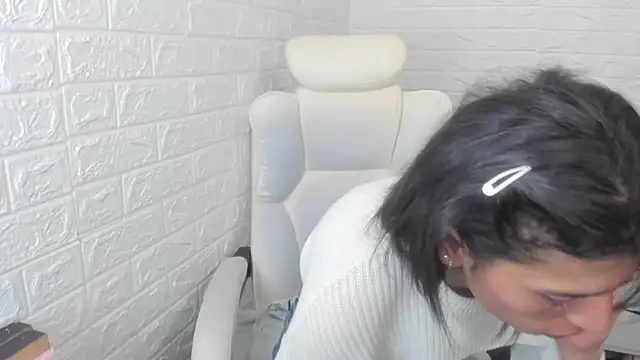 Snapshot of ImCrazzy chatting on February 6, 6:13 pm ImCrazzy online show from February 6, 6:13 pm