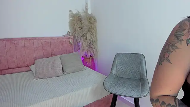 Snapshot of Sofiawilson_ chatting on September 24, 12:52 pm Sofiawilson online show from September 24, 12:52 pm