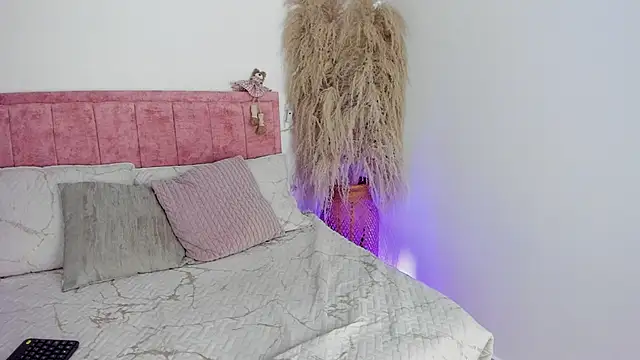 Snapshot of Sofiawilson_ chatting on October 14, 2:18 pm Sofiawilson online show from October 14, 2:18 pm