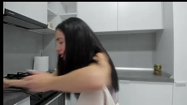 Emmapmg online show from November 18, 10:31 am