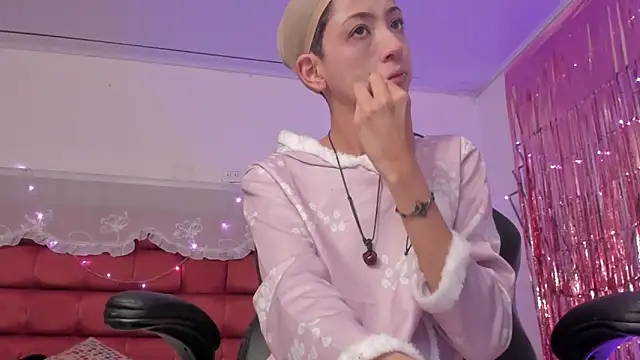 BonnieCute  online show from March 15, 11:40 am