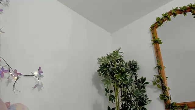 BonnieCute  online show from October 12, 11:48 pm