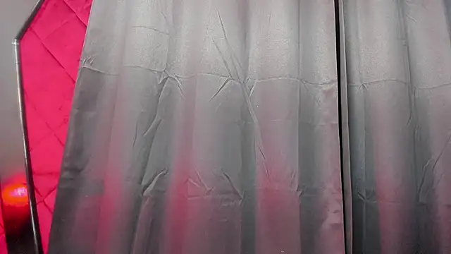 hanna slut  online show from March 15, 12:15 am