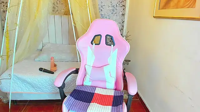 Snapshot of agatha_rusell_ chatting on January 24, 4:05 am agatha rusell online show from January 24, 4:05 am