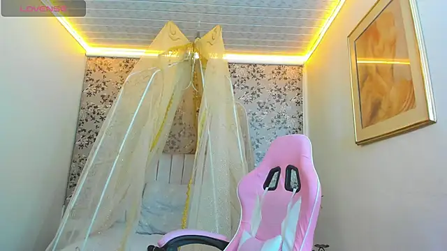 Snapshot of agatha_rusell_ chatting on February 5, 12:31 am agatha rusell online show from February 5, 12:31 am