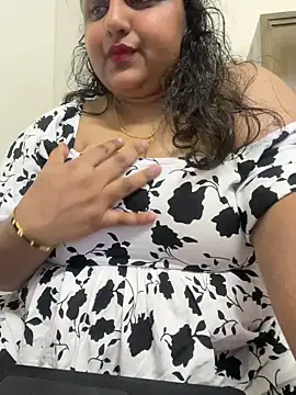 smile pretty online show from February 19, 8:41 pm