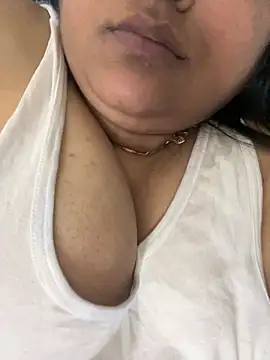 smile pretty online show from March 18, 7:42 pm