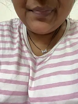 smile pretty online show from October 9, 8:29 pm