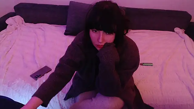 Lynylou online show from December 18, 10:02 pm