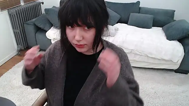 Lynylou online show from February 20, 2:24 pm