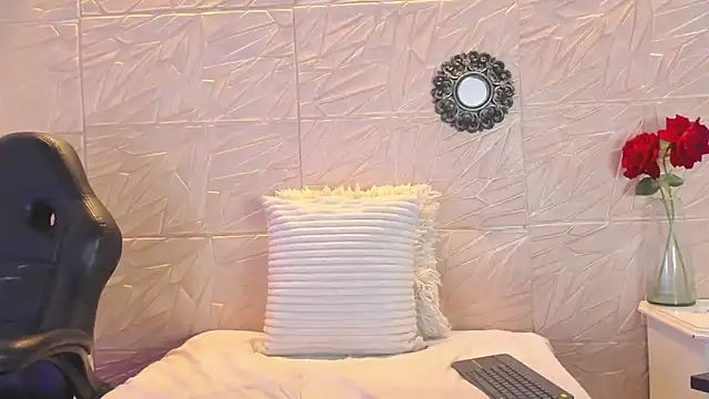 Snapshot of paula__cruzz chatting on January 16, 12:45 am paula cruzz online show from January 16, 12:45 am