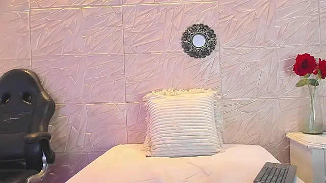 Snapshot of paula__cruzz chatting on February 4, 3:57 pm paula cruzz online show from February 4, 3:57 pm