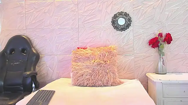 Snapshot of paula__cruzz chatting on March 10, 6:56 pm paula cruzz online show from March 10, 6:56 pm