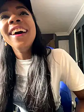 Snapshot of paula__cruzz chatting on November 12, 1:55 pm paula cruzz online show from November 12, 1:55 pm