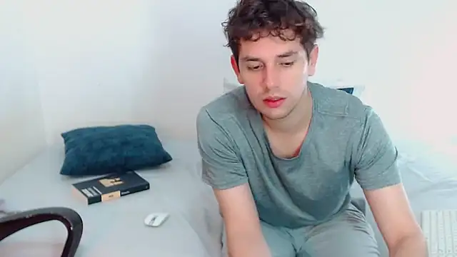 Snapshot of Elio555 chatting on December 4, 1:42 pm Elio555 online show from December 4, 1:42 pm