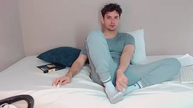 Snapshot of Elio555 chatting on December 21, 4:57 pm Elio555 online show from December 21, 4:57 pm