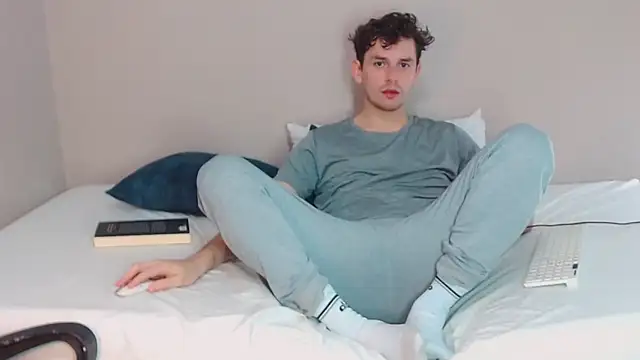 Snapshot of Elio555 chatting on December 22, 2:17 am Elio555 online show from December 22, 2:17 am