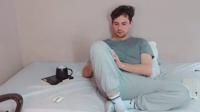 Snapshot of Elio555 chatting on December 28, 8:47 pm Elio555 online show from December 28, 8:47 pm