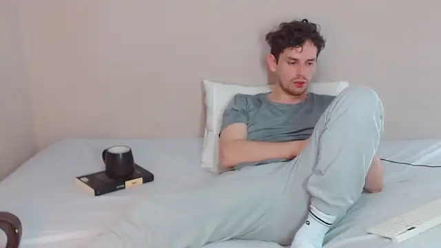 Snapshot of Elio555 chatting on December 29, 12:09 am Elio555 online show from December 29, 12:09 am