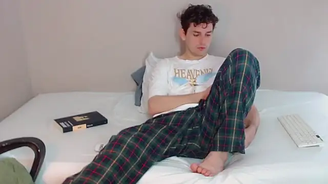 Snapshot of Elio555 chatting on January 5, 4:48 pm Elio555 online show from January 5, 4:48 pm