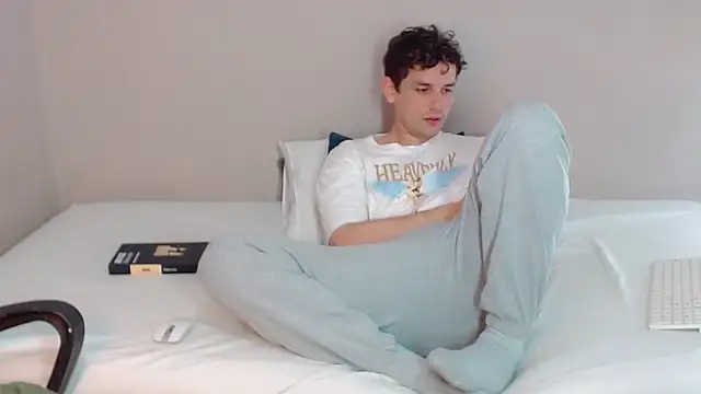 Snapshot of Elio555 chatting on January 5, 7:49 pm Elio555 online show from January 5, 7:49 pm