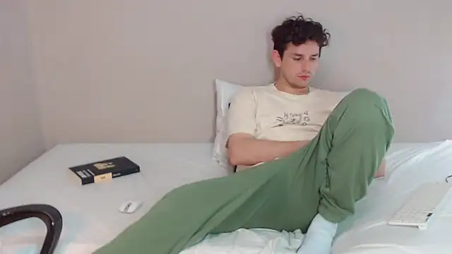 Snapshot of Elio555 chatting on January 9, 3:47 am Elio555 online show from January 9, 3:47 am