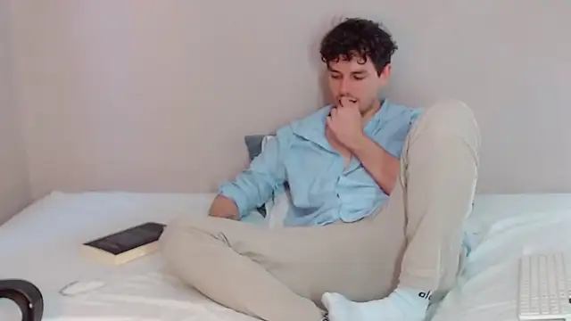 Snapshot of Elio555 chatting on January 12, 7:53 pm Elio555 online show from January 12, 7:53 pm