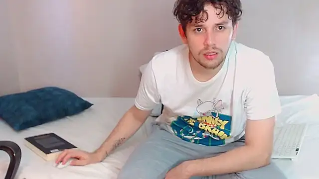 Snapshot of Elio555 chatting on January 24, 9:47 pm Elio555 online show from January 24, 9:47 pm