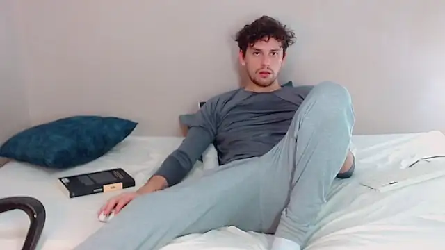 Snapshot of Elio555 chatting on January 26, 10:35 pm Elio555 online show from January 26, 10:35 pm