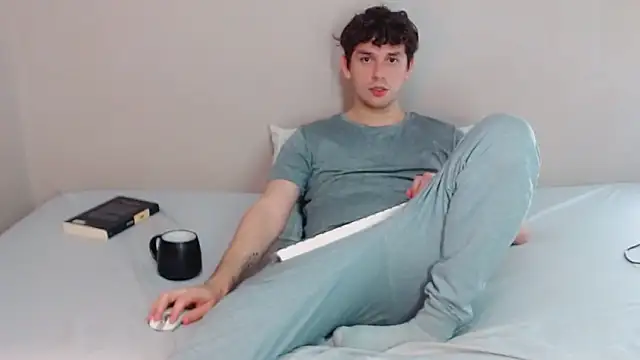 Snapshot of Elio555 chatting on February 1, 1:12 am Elio555 online show from February 1, 1:12 am