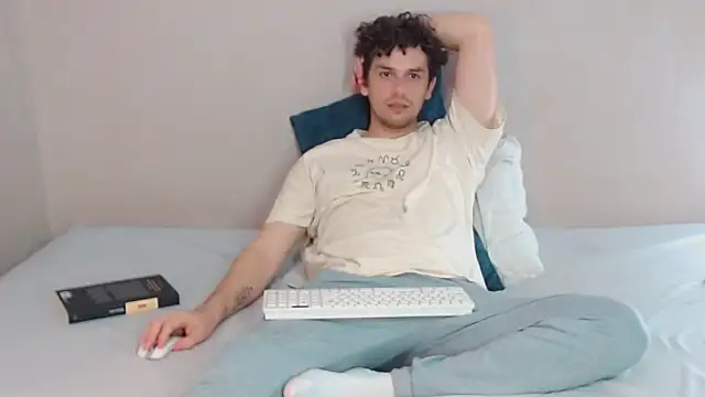 Snapshot of Elio555 chatting on February 7, 1:15 am Elio555 online show from February 7, 1:15 am